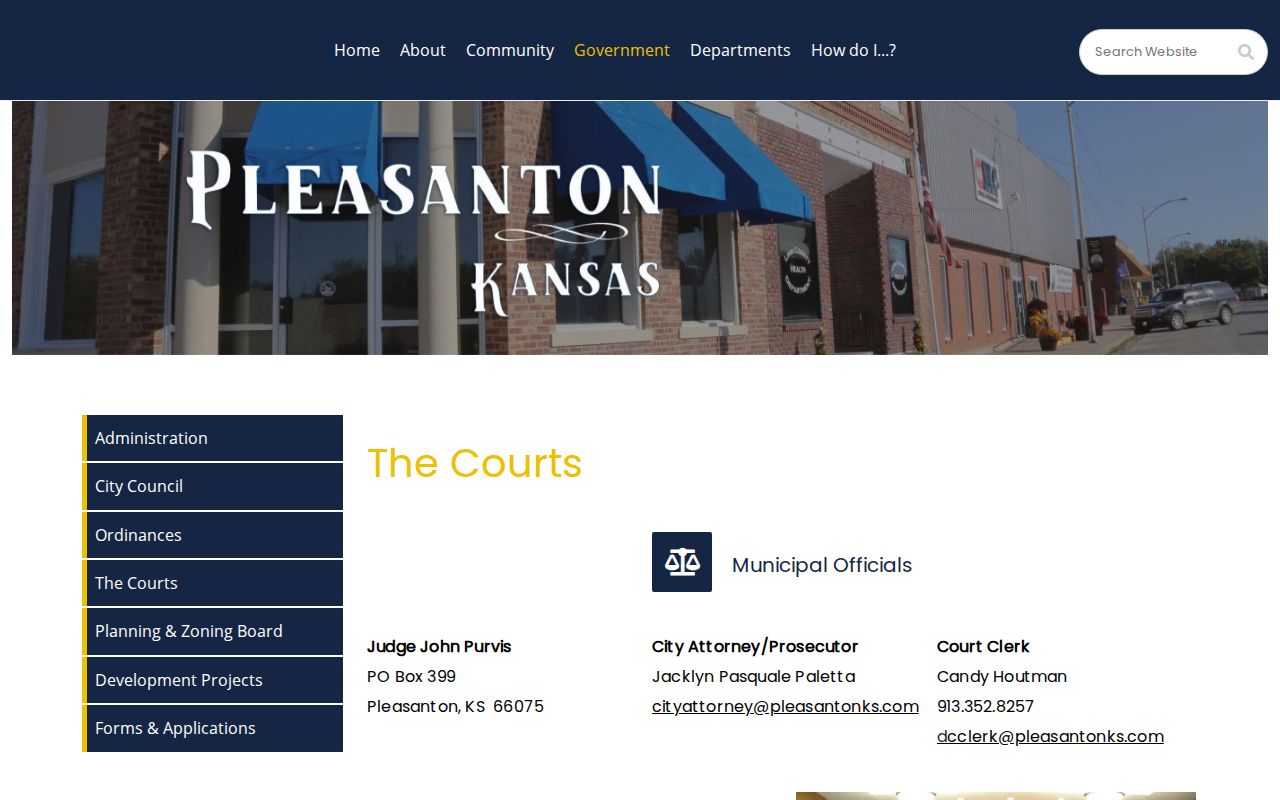 Official Pleasanton municipal court page with court contact and schedule information